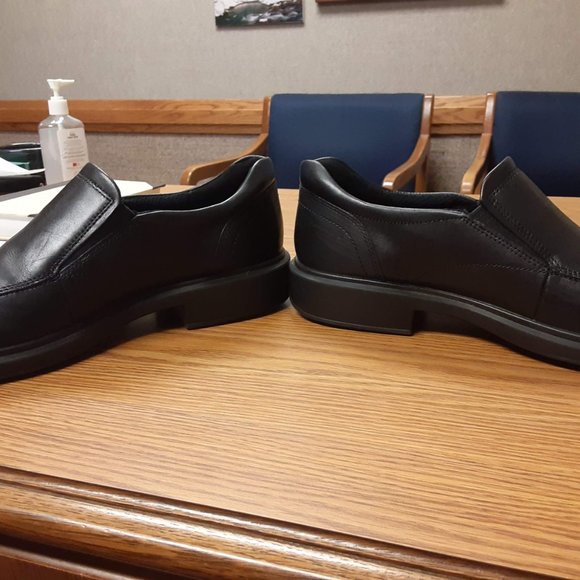 ECCO Men's Helsinki 2.0 Apron Toe Slip-On Loafer, Black, 10-10.5 - Picture 6 of 7